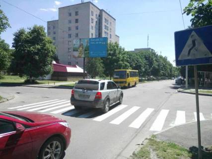 Билборд B в Луцке, 3х6  б-вар Івана Газюка (колишня Дружби Народів), 2 фото 1
