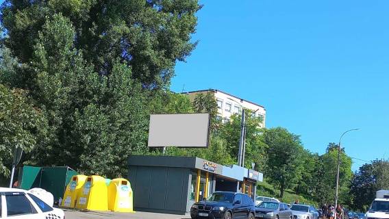 Билборд B в Вышгороде вул. Кургузова,  навпроти будинку Кургузова,11 на розділовій смузі (трикутнику) фото 1