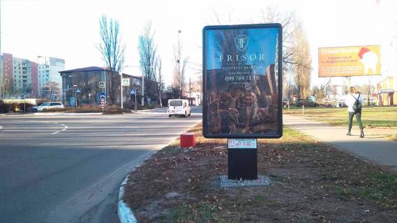 Сiтiлайт A у Вишгороді Пр-т Шевченка (центральна частина проспекту – розділова смуга), 156 метрів після повороту з вул. Набережна на пр-т Шевченка, ліворуч, з вул. Набережної у напрямку центру міста Фото 1