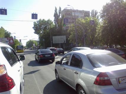 Призма  в Киеве просп. Повітряних Сил (Повітрофлотський), угол Смилянской, светофор - 69995 фото 1