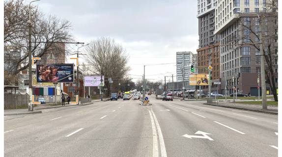 Призма B в Днепр (Днепропетровск), 3х6  Запорізьке шосе - Ольгерда Бочковського (Генерала Пушкіна) вул., в сторону Космічна пл. - 218258 фото 1