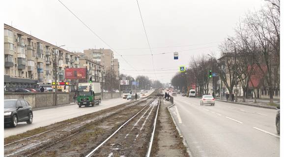 Білборд, Бігборд (Борд)  B у Дніпро (Дніпропетровськ), 3х6  Богдана Хмельницького (Героїв Сталінграда) ін., 8, в центр Фото 1