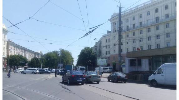 Скроллер B в Днепр (Днепропетровск), 3,14х2,32  Дмитра Яворницького (Карла Маркса) пр., 123 - Вокзальна пл. - 218424 фото 1