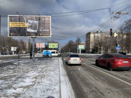Билборд B в Днепр (Днепропетровск), 3х6  Богдана Хмельницького (Героїв Сталінграда) пр., 10, в центр фото 2