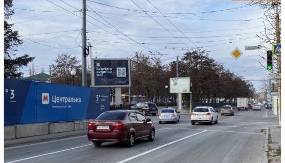 Скроллер A в Днепр (Днепропетровск), 3,14х2,32  Дмитра Яворницького (Карла Маркса) пр. - Лазаря Глоби (Сєрова, Фабра) вул. - 218360 фото 1