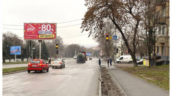 Призма Р/П в Днепр (Днепропетровск), 3х6  Івана Мазепи (Петровського) пр., 51 - Кості Гордієнка (Матлахова) вул., в центр - 218199 фото 1