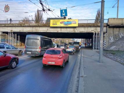 Нестандарт A у Києві, 2х8  вул. О.Теліги вул. Дегтярівська в напрямку метро Дорогожичі Фото 1