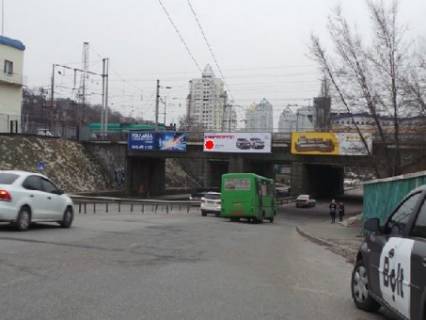 Нестандарт A в Киеве, 2х8  Льва Товстого вул, на залізничному мосту фото 1