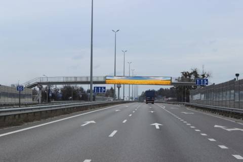 Нестандарт A в Киеве, 2х16  М-06 Житомирська траса 49+848 км від КПП. Шістнадцятий від Києва, с. Калинівка, зупинка, напрямок - в Київ фото 1