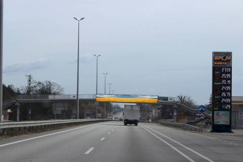 Non-Standard A in Buzova, 2х16  M-06 Zitomirs'ka trasa 35+958 km vid KPP. Trinadcatij vid Kieva, s. Buzova, zupinka, AZS BRSM Nafta, MiniTraktora, napramok - v Kiiv Photo 1