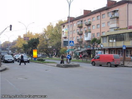 Ситилайт B в Ужгороде пр.Свободи(розподільча смуга), перехрестя з вул.Капушанська (Перемоги), піш.перехід, напр.-пл.Кирила і Мефодія фото 1