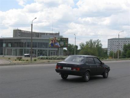 Билборд A в Запорожье, 6x3  ул. Автозаводская – ул. 40 лет Победы, движение в город фото 1
