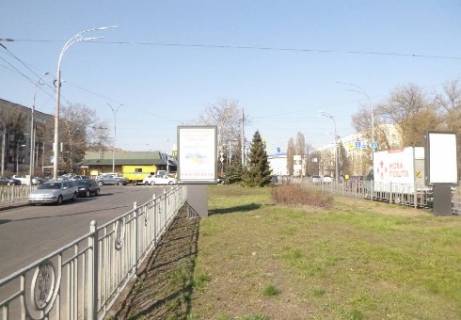 Ситилайт B в Киеве, 1.86x1.27   Народного Ополчения ул., 1 - Севастопольская пл., разделитель (левый) фото 1