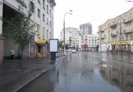 Ситилайт B в Киеве, 1.86x1.27   Галицька площа (Перемоги пл.)., 2 (возле Цирка), съезд от Бульварно-Кудрявская ул. на просп. Берестейський (Перемоги) фото 1