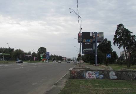 Беклайт A у Києві, 8x4  Броварской пр., 180 м после поворота на Братиславскую ул., к центру города Фото 1