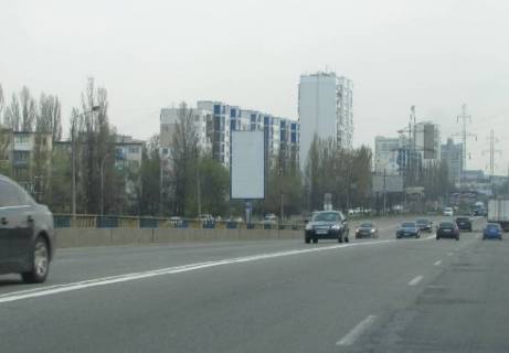Бэклайт B в Киеве, 8x4  Братиславская ул., 20 (разделитель), к Броварскому пр-ту, слева фото 1