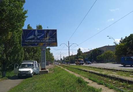 Призма B в Киеве, 3x6  Харьковское шоссе, 46 (напротив, от Дарницкой пл., слева) - 303288 фото 1