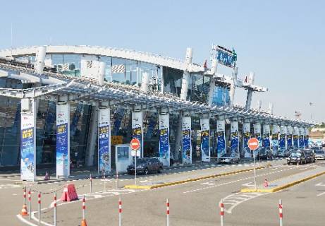 Пiллар, Пiлар  у Києві, 5.6x2.73  Фасад терминала, улица (Терминал А) Фото 1
