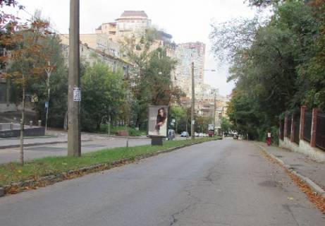 Ситилайт A в Киеве, 1.86x1.27   Гетьмана Павла Скоропадського вул. (Льва Толстого), 25/18 (на разделителе) фото 1