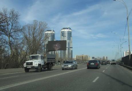 Video Billboard A in Kyiv, 3x6  Brovarskoj av. - Rusanovskij most, (posle 400 metrov dvizenie ot (M) "Gidropark", sleva) - 339937 Photo 1