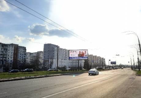 Нестандарт  в Киеве Ватутина пр., 14а (на разделителе) фото 1