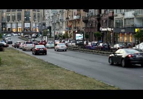 Видеоборд A в Киеве, 1.86x1.27   Бассейная ул., 19 (разделитель, в направлении к Бессарабскому рынку) - 429073 фото 1
