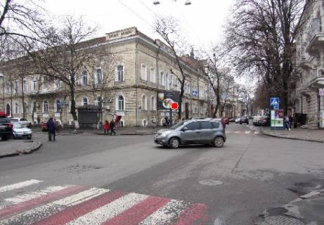 Скроллер B в Одессе Садовая ул. №12 угол Дворянской ул. В5 - 148481 фото 1