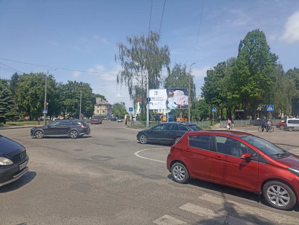 Билборд A в Ровно, 6x3  перехр. вул. вул. Небесної Сотні (Кіквідзе)-пр.Миру, залізничний вокзал фото 1