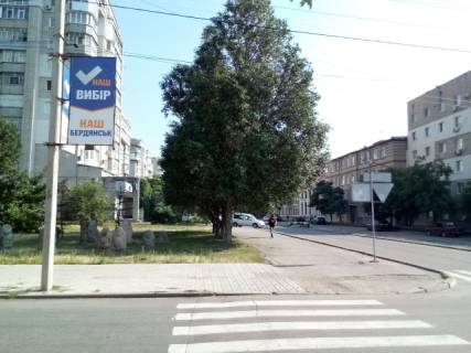 Нестандарт B в Бердянске Центральная Центральная ул. / Победы ул. (музей) фото 1