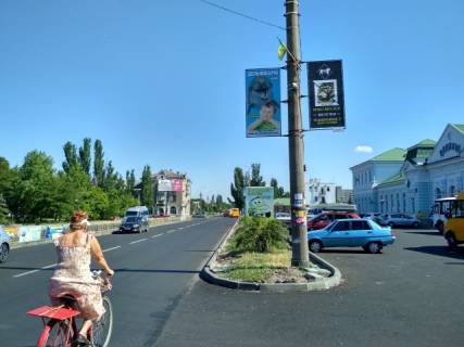 Нестандарт A в Бердянске Восточный пр. (напротив ЖД вокзала (по правой стороне)) фото 1