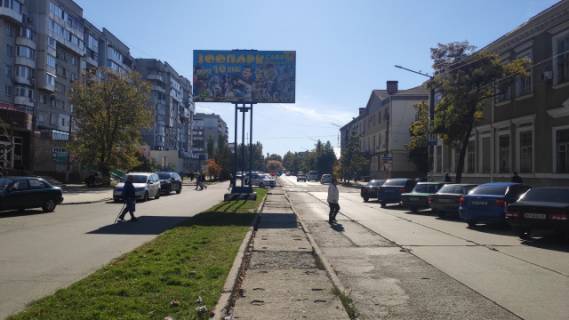 Билборд A в Бердянске Центральная ул. / Земская ул. фото 1