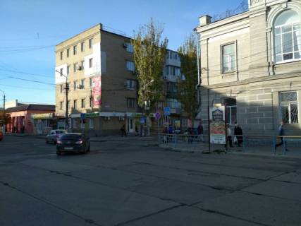 Пиллар A в Бердянске, 1,2х2,4м  Свободы ул. / Труды пр. (на повороте, по ходу движения транспорта) фото 1