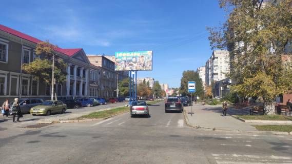 Билборд B в Бердянске Центральная ул. / Земская ул. фото 1