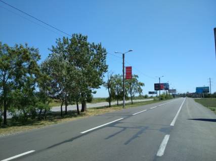 Нестандарт A в Бердянске Макарова ул. (разделительная полоса в районе здания поста ГАИ) фото 1