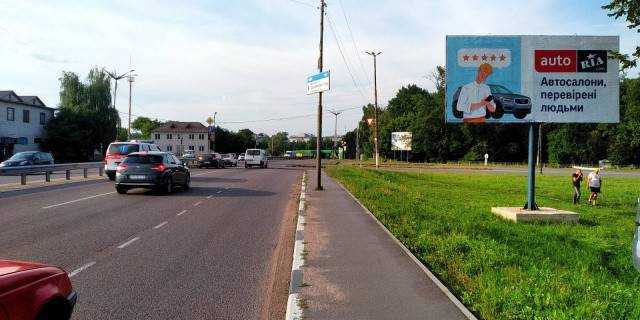 Билборд A в трассах Житомира, 6x3  Траса Бердичів-Житомир,с.Зарічани, в'їзд з Бердичева в Житомир. Перед заправкою WOG № 3 ст.А фото 1