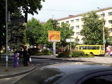 Билборд A в Днепр (Днепропетровск) вул. Ніла Армстронга (Казакова) на розі пр. Науки (Гагаріна)(Гагаріна), відеоборд 3,84м х 2,88м *звук- фото 1