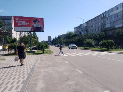 Билборд B в Горишние Плавни (Комсомольск) вул. Гірників, 20, (біля зупинки і банку "РайфайзенБанкАваль") фото 1