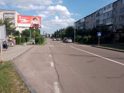 Билборд B в Горишние Плавни (Комсомольск) вул. Гірників, 20, (біля зупинки і банку "РайфайзенБанкАваль") фото 2