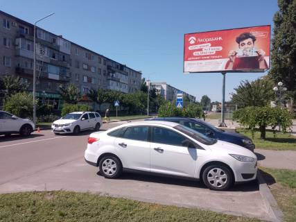 Билборд A в Горишние Плавни (Комсомольск) вул. Гірників, 20, (біля зупинки і банку "РайфайзенБанкАваль") фото 1