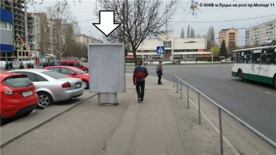 Билборд B в Луцке проспект Молоді (поворот на проспект Соборності. (територія ТЦ "Гостинець", світлофор  ) фото 1