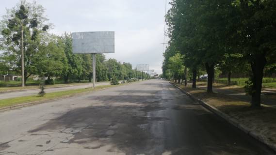 Билборд A в Луцке вул. Яремчука Назарія (колишня Єршова), 9, розділова смуга (ТЦ Глобус, в напрямку до автобазару)) фото 1