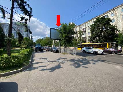 Бэклайт B в Киеве, 2.3x3.14  Іллєнко вул. (колиш. Мельникова вул.), 39, на світлофорі, з центру фото 1