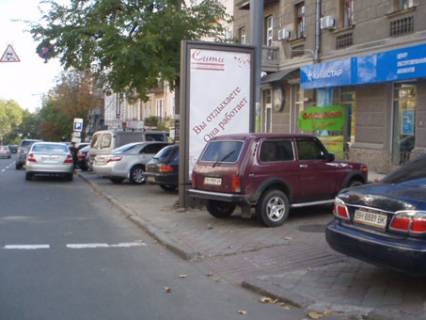 Пиллар A в Одессе, 3x1.5  Строкатої Ніни вул. (Буніна)., 21 - Рішельєвська вул. фото 1