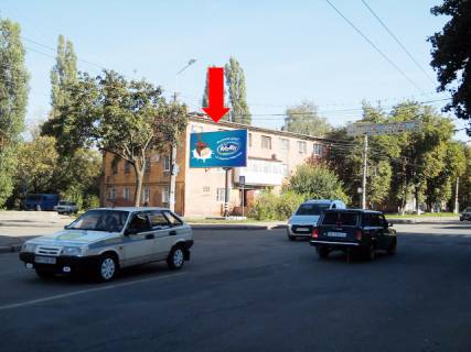 Билборд  в Сумах, 3x6  Горького вул., 2, біля магазину "ТНЦ", Приватбанку фото 1