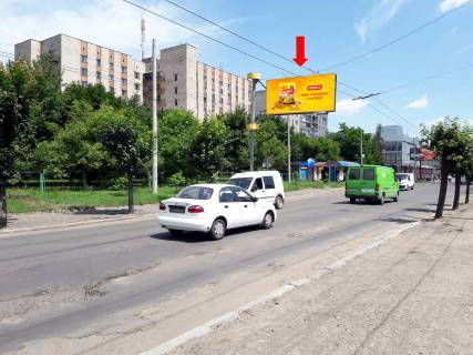 Билборд B в Черновцах, 3x6  Хотинська вул., 47, біля зупинка "Училище №9", в центр фото 1