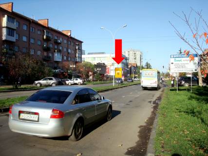 Ситилайт  в Ужгороде, 1.8x1.2  Свободи пр. / Капушанська (Перемоги) вул., роздільник, супермаркет "Фокстрот" фото 1