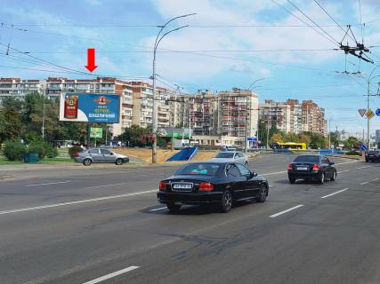 Билборд B в Киеве, 3x6  просп. Червоної Калини (Володимира Маяковського). 61/9 - Лифаря вул. (Колиш. Сабурова), на круговій розв'язці, в сторону Олександри Екстер вул. (Цвєтаєвої Марини) фото 1