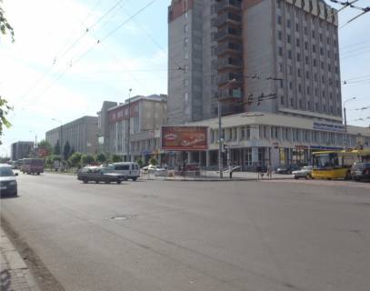 Призма  в Ивано-Франковске, 3x6  Бандери вул. - Незалежності вул., на світлофорі - 436181 фото 1