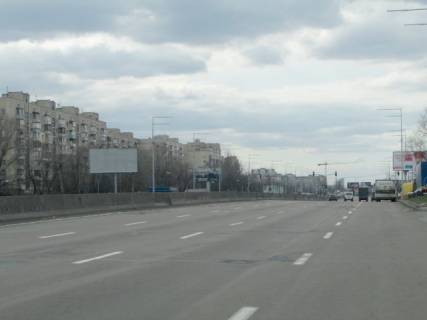 Билборд B в Киеве Шухевича пр. (колиш. Ватутіна), 26-30, навпроти АЗС БРСМ-Нафта, в центр фото 1