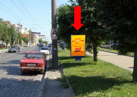 Ситилайт A в Черновцах, 1.8x1.2  Головна вул., 124 / Миколи Леонтовича (Гончарова) вул., біля фабрики "Імпульс", з центру фото 1